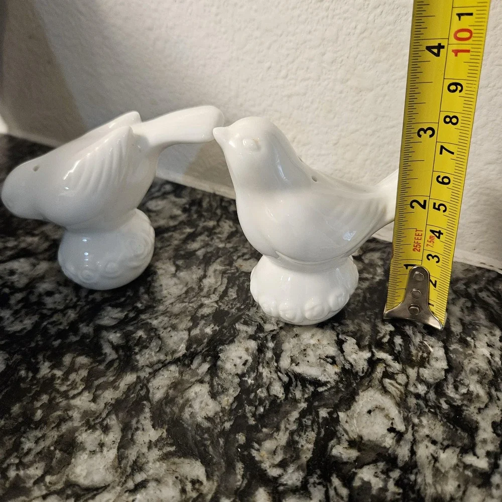 white ceramic birds Salt &‎ Pepper shakers set